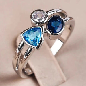 Inel de cristal albastru de epocă în argint