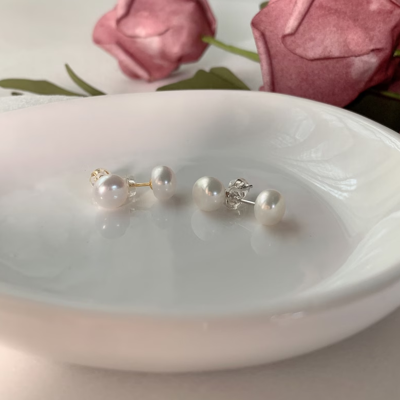Cercei de perle albe elegante