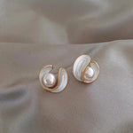 Cercei de nucă cu perle și opal alb în aur