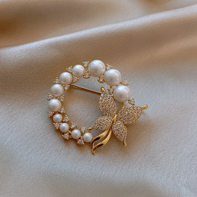Broșă fluture de epocă cu perle și diamante în aur