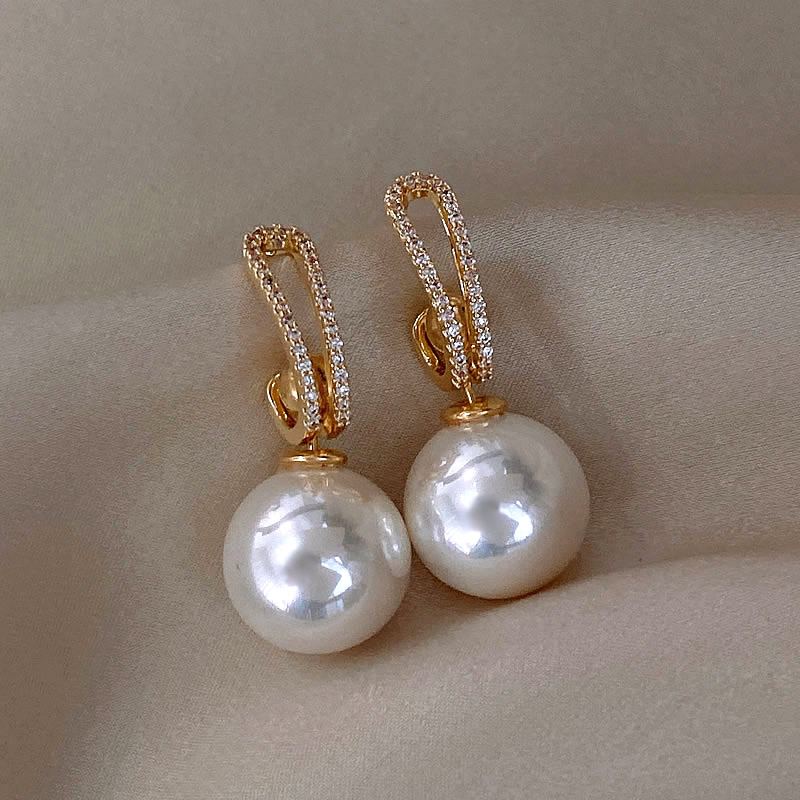 Cercei eleganți din perle cu zirconii