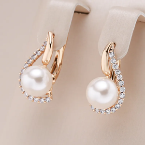 Cercei eleganți cu perle de zirconiu