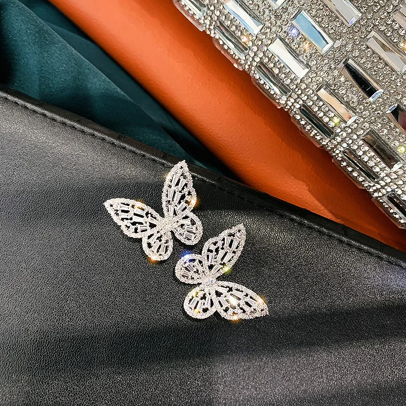 Elegant Cercei cu fluture strălucitor
